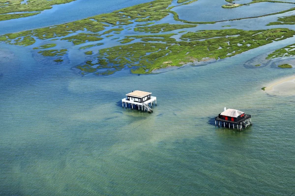 Cabane tchanquée emblématique du Bassin d'Arcachon